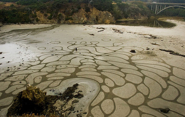 Stunning Sand Drawings by Andres Amador Stunning Sand Drawings by Andres Amador