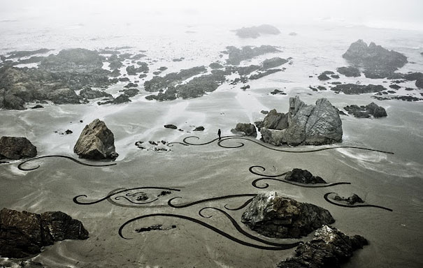 Stunning Sand Drawings by Andres Amador Stunning Sand Drawings by Andres Amador