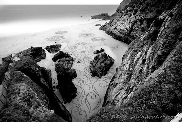 Stunning Sand Drawings by Andres Amador Stunning Sand Drawings by Andres Amador
