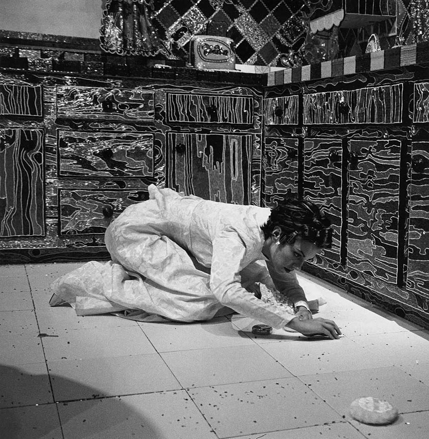 Artist Spends 5 Years Covering Entire Kitchen in Millions of Glass Beads