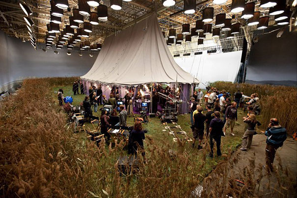 30 Awesome Behind The Scenes Shots From Famous Movies 30 Awesome Behind The Scenes Shots From Famous Movies