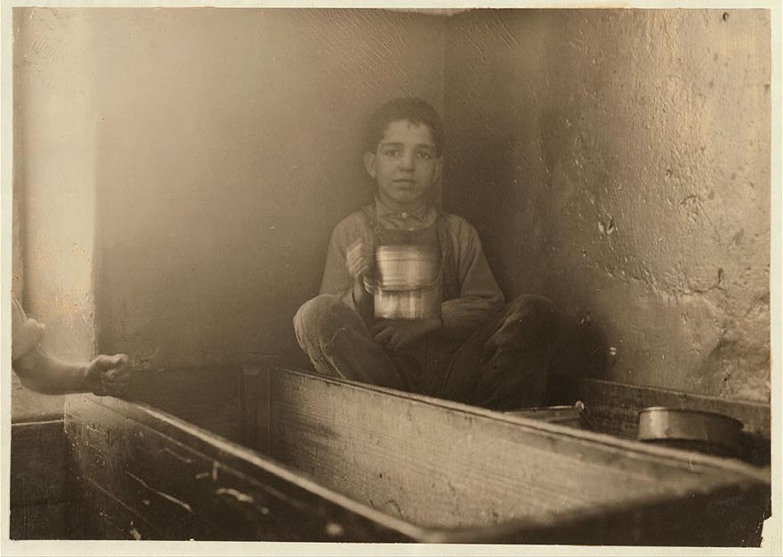 Heart-Breaking Pictures of Child Labour In USA by Lewis Hine Heart-Breaking Pictures of Child Labour In USA by Lewis Hine