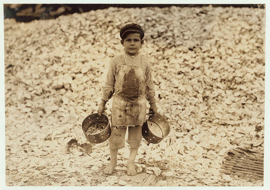 Heart-Breaking Pictures of Child Labour In USA by Lewis Hine Heart-Breaking Pictures of Child Labour In USA by Lewis Hine