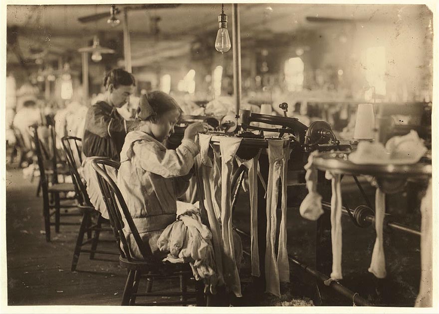 Heart-Breaking Pictures of Child Labour In USA by Lewis Hine Heart-Breaking Pictures of Child Labour In USA by Lewis Hine