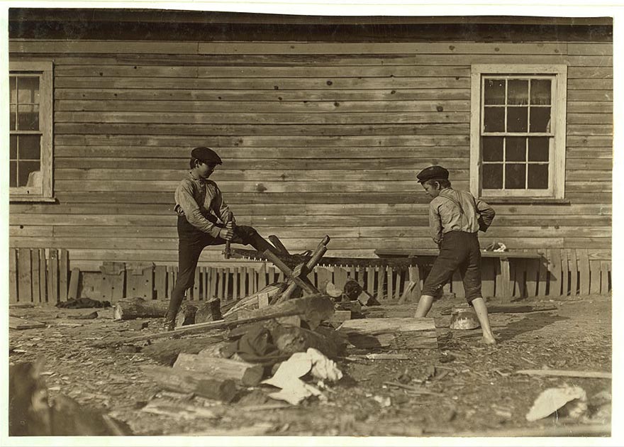 Heart-Breaking Pictures of Child Labour In USA by Lewis Hine Heart-Breaking Pictures of Child Labour In USA by Lewis Hine