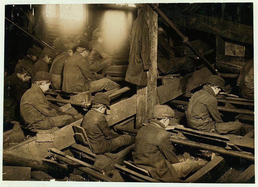 Heart-Breaking Pictures of Child Labour In USA by Lewis Hine Heart-Breaking Pictures of Child Labour In USA by Lewis Hine