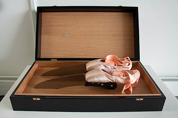Ballerina Wears Knife Shoes to Perform En Pointe Ballerina Wears Knife Shoes to Perform En Pointe