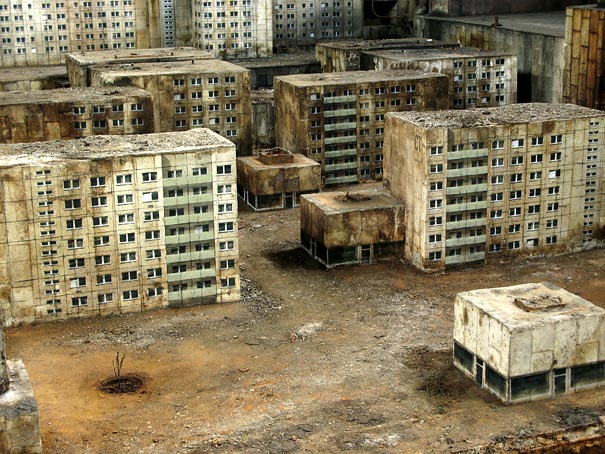 Miniature Buildings: Street Art by EVOL Miniature Buildings: Street Art by EVOL