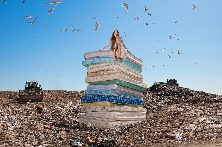 fallen-princesses-dina-goldstein-6 fallen-princesses-dina-goldstein-6