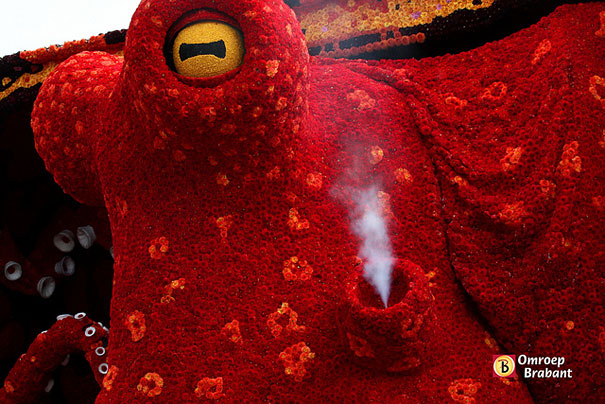 Gigantic Flower Sculpture Festival in Holland Gigantic Flower Sculpture Festival in Holland