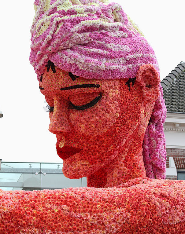 Gigantic Flower Sculpture Festival in Holland Gigantic Flower Sculpture Festival in Holland