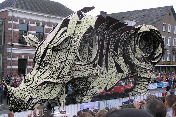 Gigantic Flower Sculpture Festival in Holland Gigantic Flower Sculpture Festival in Holland