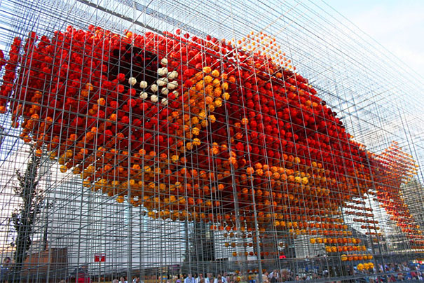Gigantic Flower Sculpture Festival in Holland