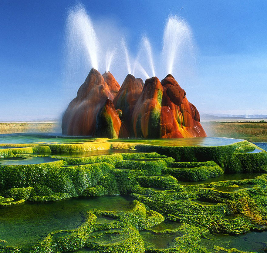 Incredible Fly Geyser in Nevada Created Purely by Accident Incredible Fly Geyser in Nevada Created Purely by Accident