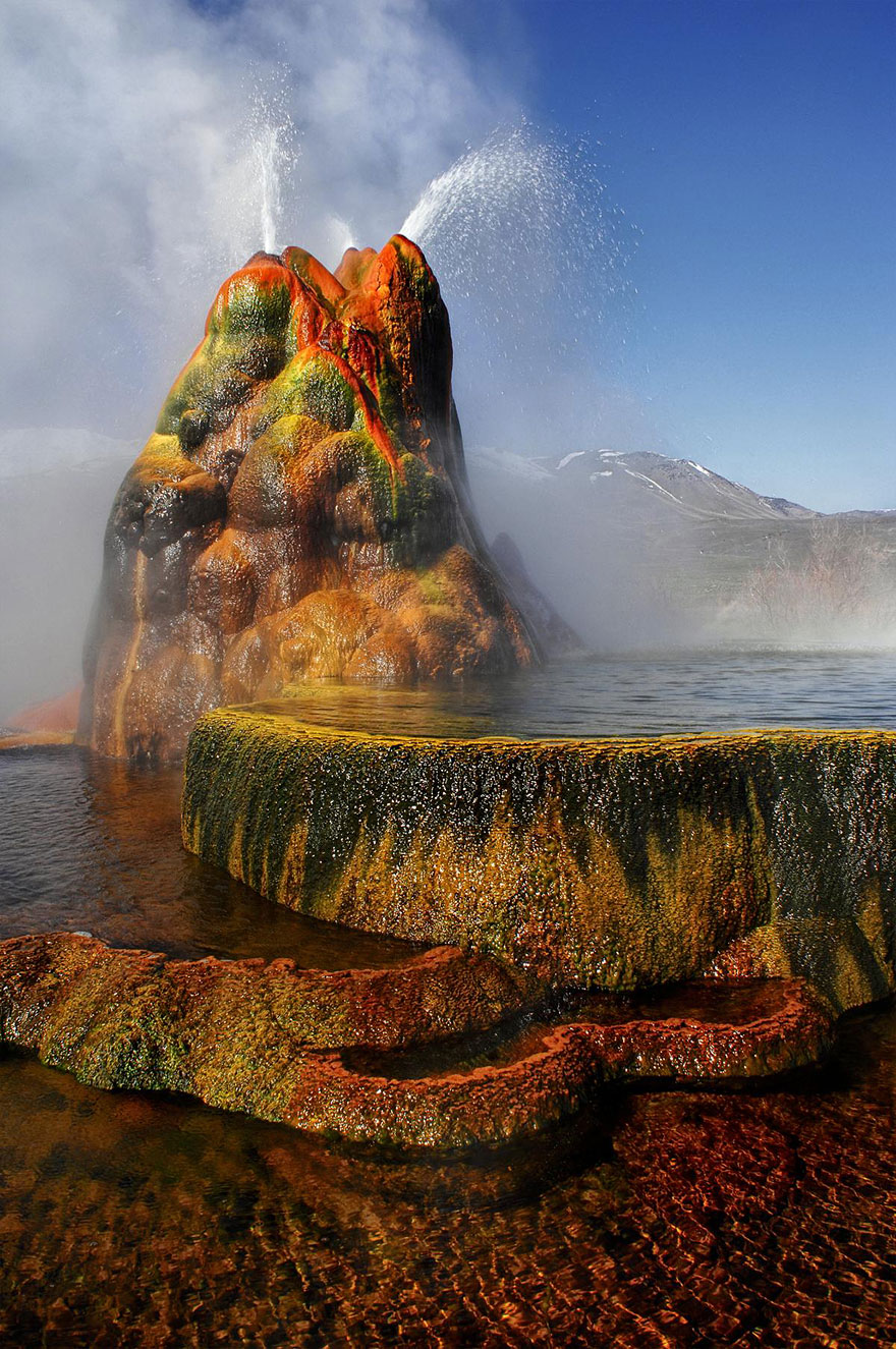 Incredible Fly Geyser in Nevada Created Purely by Accident Incredible Fly Geyser in Nevada Created Purely by Accident