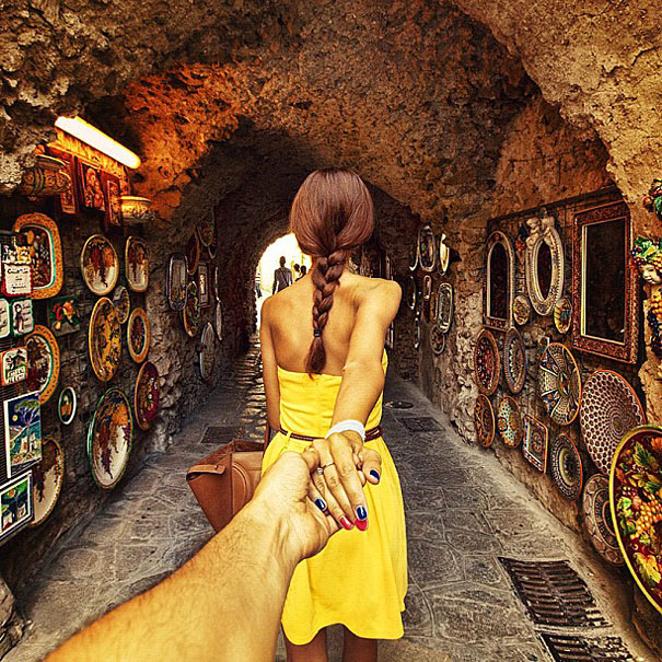 Photographer Follows His Girlfriend Around The World