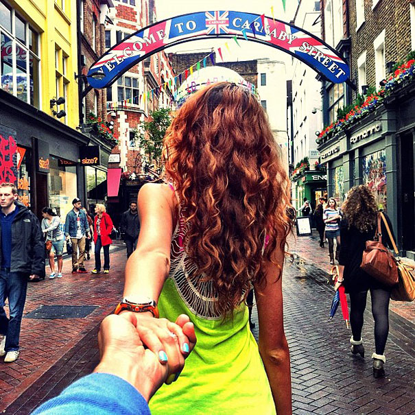 Photographer Follows His Girlfriend Around The World