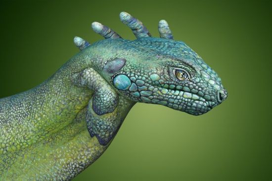 Amazing Hand Painting Art by Guido Daniele Amazing Hand Painting Art by Guido Daniele