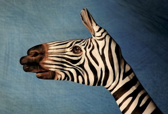 Amazing Hand Painting Art by Guido Daniele Amazing Hand Painting Art by Guido Daniele
