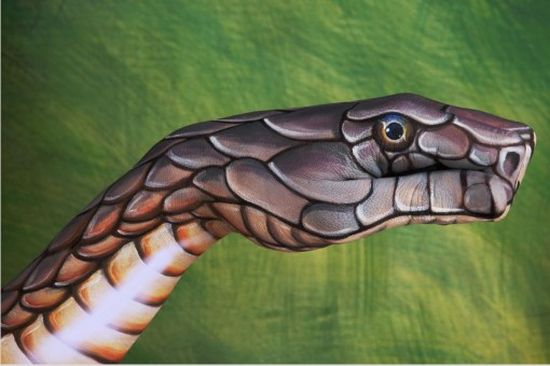 Amazing Hand Painting Art by Guido Daniele Amazing Hand Painting Art by Guido Daniele
