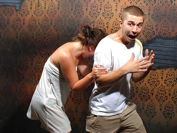 Hilariously Terrified People from a Haunted House 
