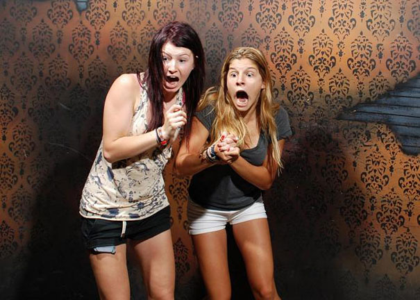 Hilariously Terrified People from a Haunted House 