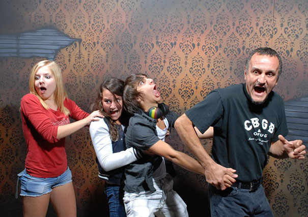 Hilariously Terrified People from a Haunted House 