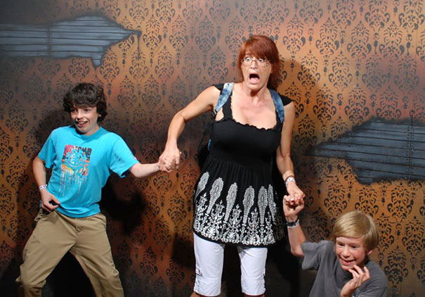 Hilariously Terrified People from a Haunted House 
