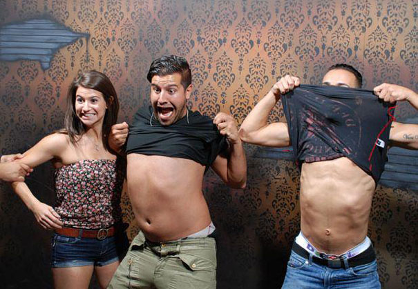 Hilariously Terrified People from a Haunted House 