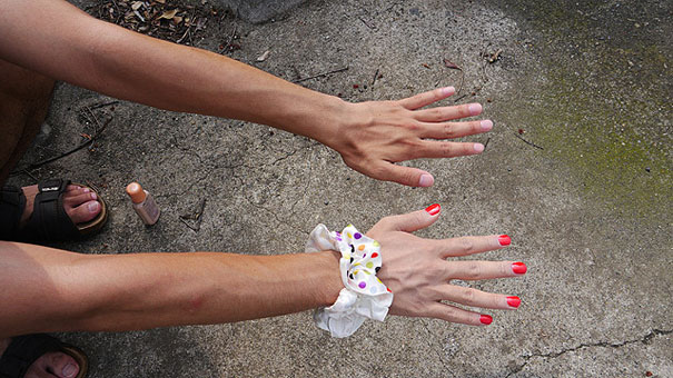 How to Use Your Right Hand To Make Others Think You Have a Girlfriend How to Use Your Right Hand To Make Others Think You Have a Girlfriend