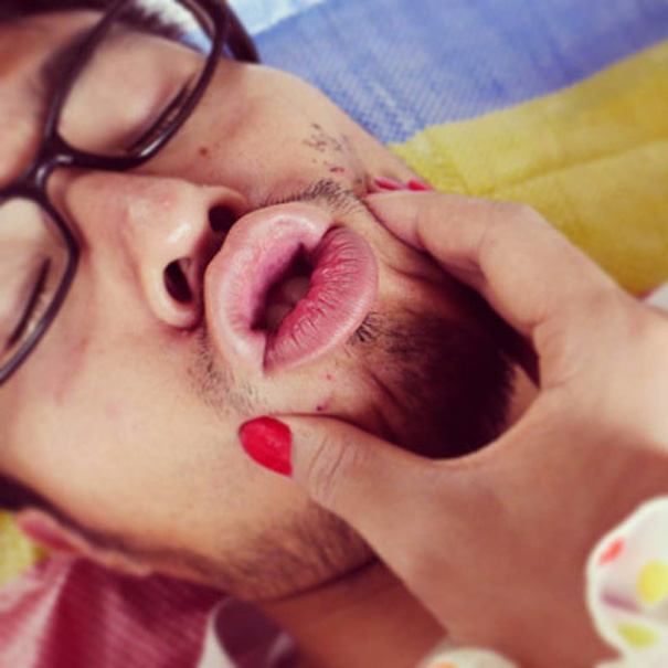 How to Use Your Right Hand To Make Others Think You Have a Girlfriend How to Use Your Right Hand To Make Others Think You Have a Girlfriend