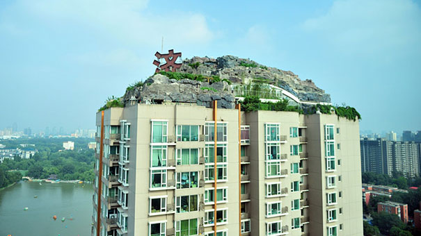 Professor Builds Illegal Mountain Villa Atop 26-Story Building in Beijing Professor Builds Illegal Mountain Villa Atop 26-Story Building in Beijing