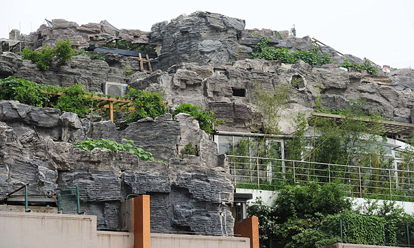 Professor Builds Illegal Mountain Villa Atop 26-Story Building in Beijing Professor Builds Illegal Mountain Villa Atop 26-Story Building in Beijing