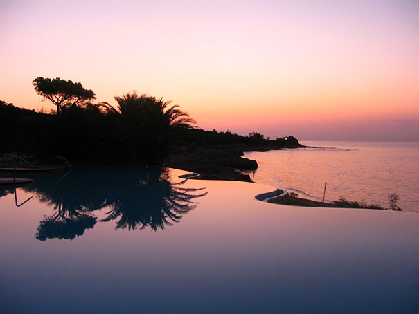30 Amazing Infinity Pools Around The World