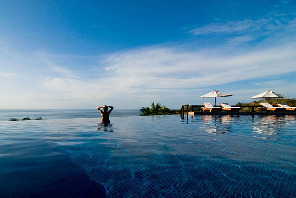 30 Amazing Infinity Pools Around The World