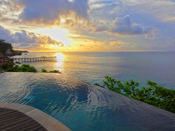 30 Amazing Infinity Pools Around The World