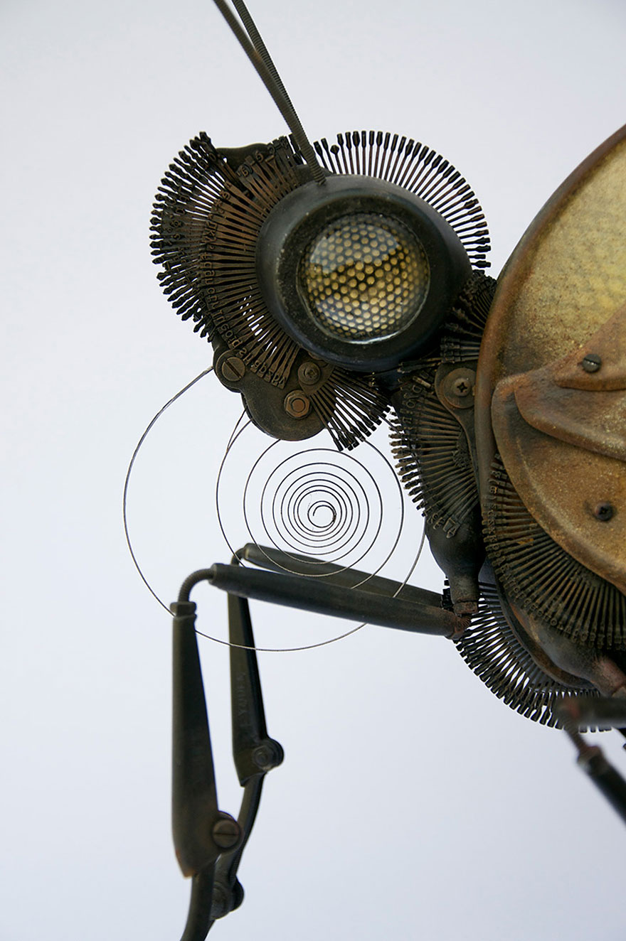 Artist Creates Amazing Insect Sculptures Using Nothing But Old Car Parts and Scrap Metal Artist Creates Amazing Insect Sculptures Using Nothing But Old Car Parts and Scrap Metal