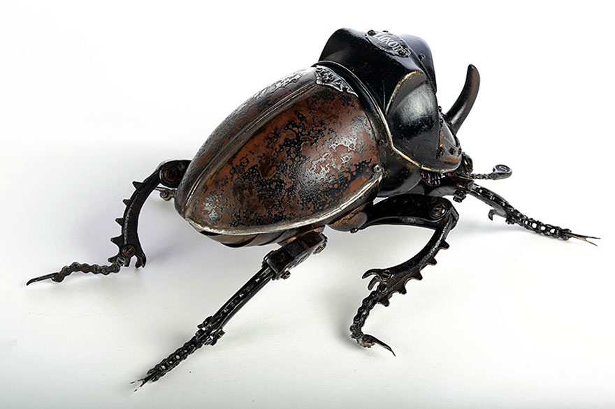 Artist Creates Amazing Insect Sculptures Using Nothing But Old Car Parts and Scrap Metal Artist Creates Amazing Insect Sculptures Using Nothing But Old Car Parts and Scrap Metal