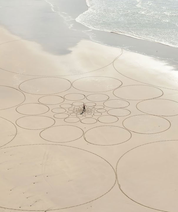 Amazing Sand Drawings on California Beaches Amazing Sand Drawings on California Beaches