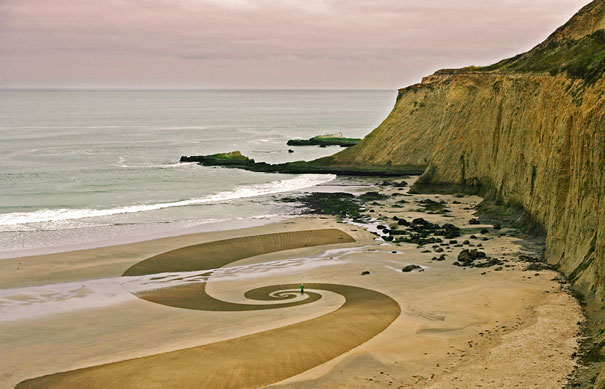 Amazing Sand Drawings on California Beaches Amazing Sand Drawings on California Beaches