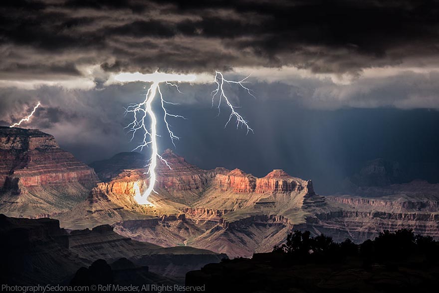 Photographer Captures Powerful Lightning Storms Over Grand Canyon