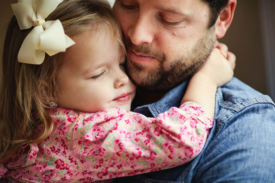 Father And Daughter Recreate Old Wedding Photos To Say Goodbye To Late Wife And Mother Father And Daughter Recreate Old Wedding Photos To Say Goodbye To Late Wife And Mother
