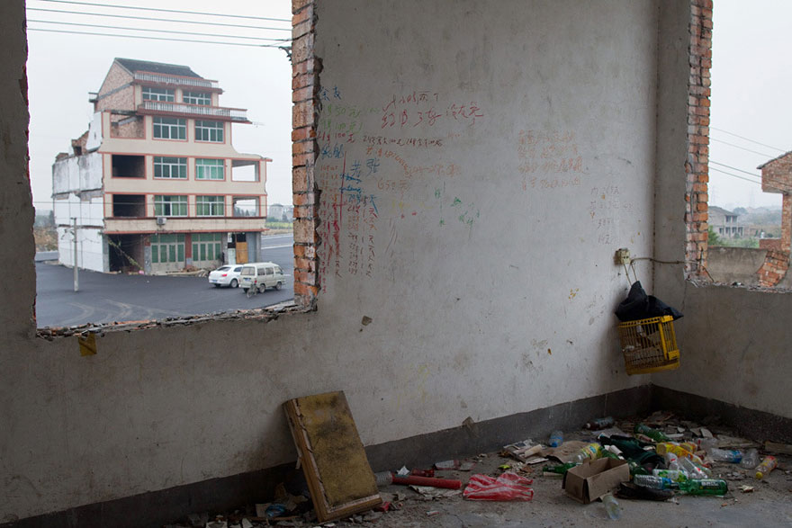 China's Government Paves a Highway Around Stubborn Homeowners