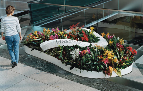 30 Creative Ads Using Oversized Objects