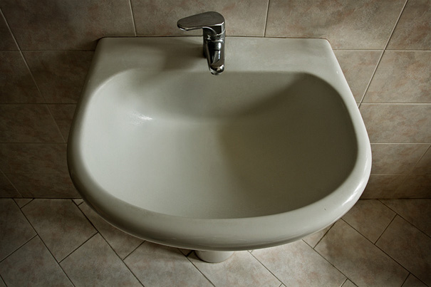 Artist Makes Everyday Objects Completely Unusable Artist Makes Everyday Objects Completely Unusable