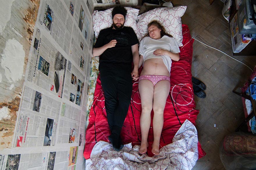Intimate Portraits of Sleeping Pregnant Couples by Russian Photographer Jana Romanova