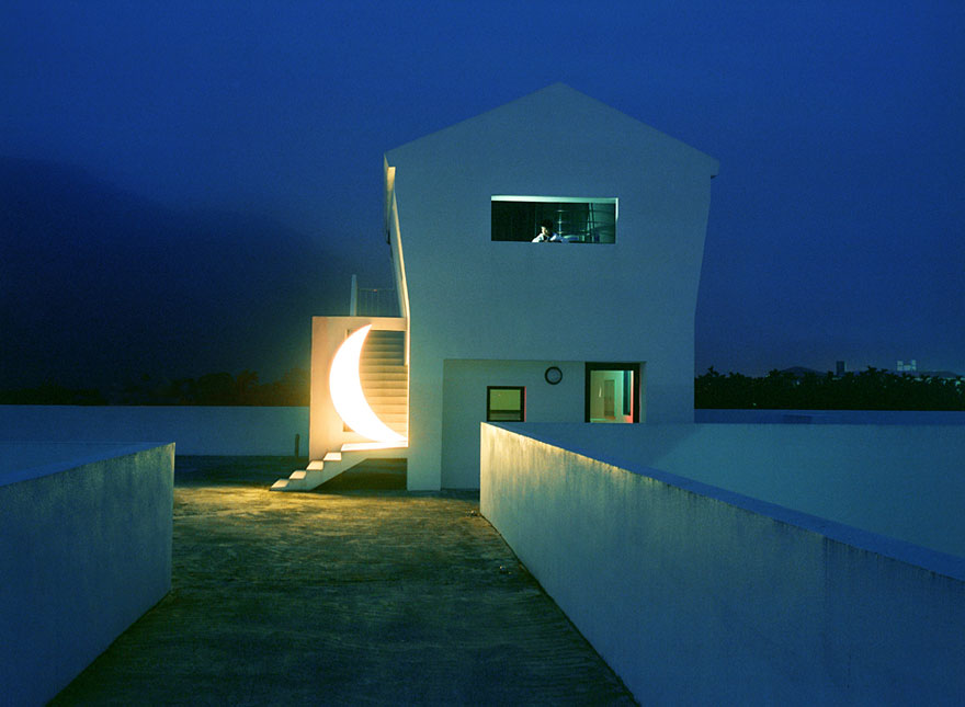 Russian Takes a Private Moon on a Journey Around the World Russian Takes a Private Moon on a Journey Around the World