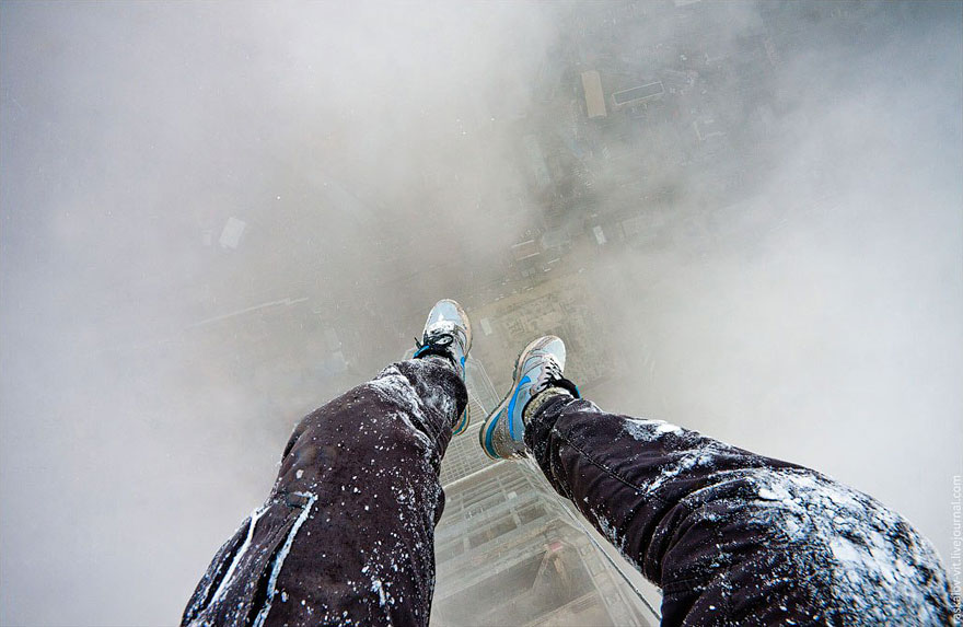 Heart-stopping Photos of Russian Daredevils Taken Without Any Safety Equipment