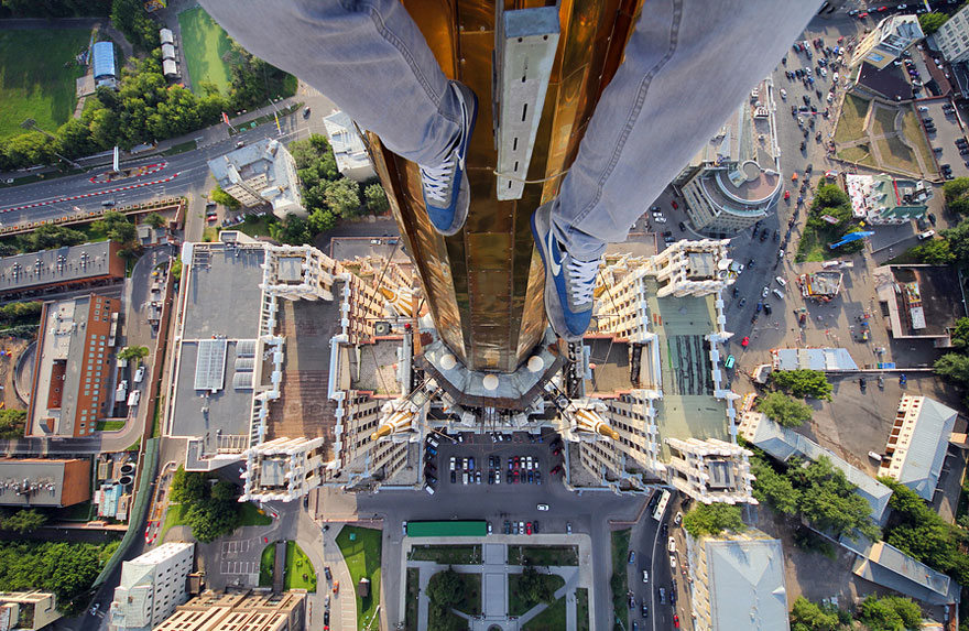 Heart-stopping Photos of Russian Daredevils Taken Without Any Safety Equipment