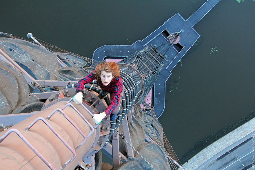 Heart-stopping Photos of Russian Daredevils Taken Without Any Safety Equipment Heart-stopping Photos of Russian Daredevils Taken Without Any Safety Equipment